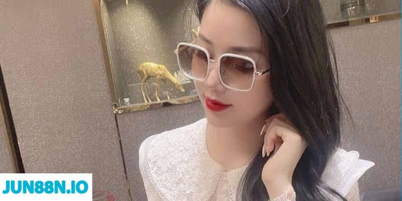 Trần Huyền Linh - Hồ Sơ CEO Game Ăn Tiền Tỷ Đô Tại Jun88 4 Giới thiệu thông tin về Trần Huyền Linh