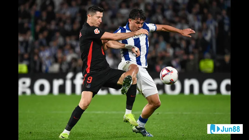 Cầu thủ Barca vượt qua phòng ngự Real Sociedad bằng kỹ thuật đi bóng tinh tế Cầu thủ Barca vượt qua phòng ngự Real Sociedad bằng kỹ thuật đi bóng tinh tế