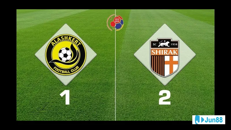 Người hâm mộ đang nổ lực cổ vũ cho Alashkert trong trận đấu với Shirak Gyumri Người hâm mộ đang nổ lực cổ vũ cho Alashkert trong trận đấu với Shirak Gyumri