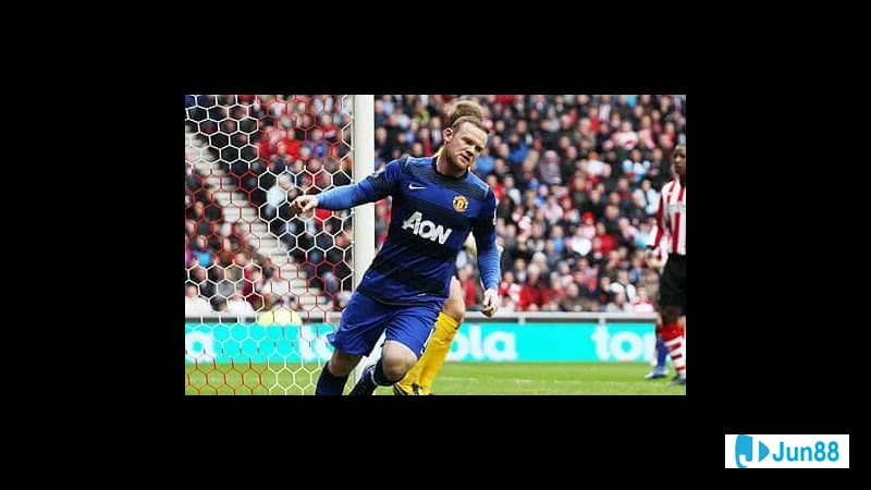 Cầu thủ MU dùng kỹ thuật đi bóng qua hàng phòng ngự của Sunderland Cầu thủ MU dùng kỹ thuật đi bóng qua hàng phòng ngự của Sunderland